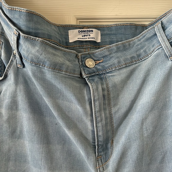 light wash bermuda shorts plus size - Picture 2 of 4